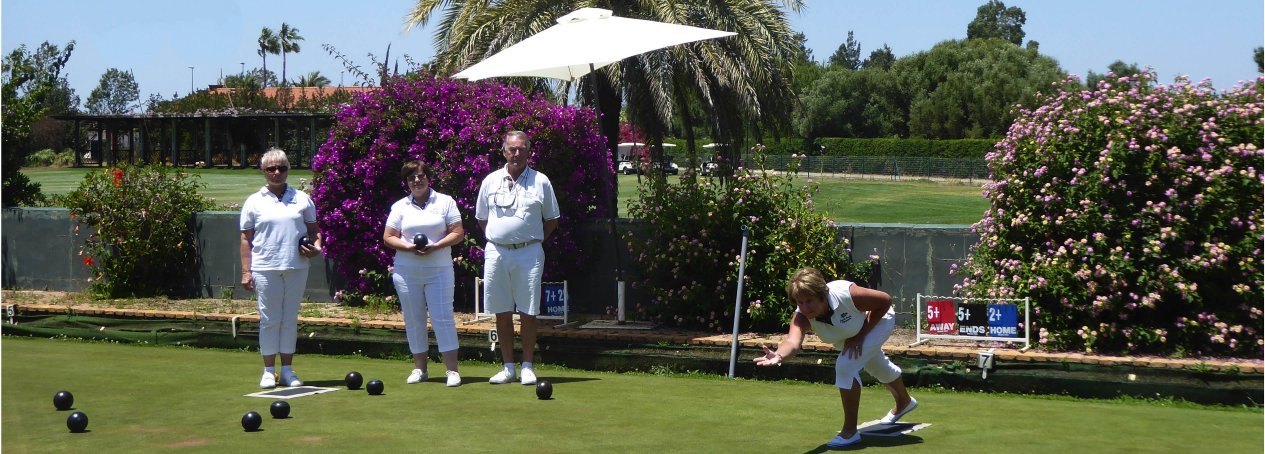 Bowlers on Green